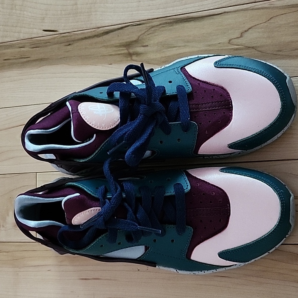 nike haurache sneakers